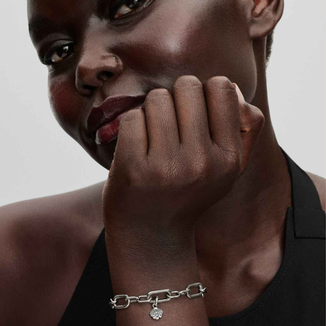 Charm concha con piedras plata para pulseras de eslabones