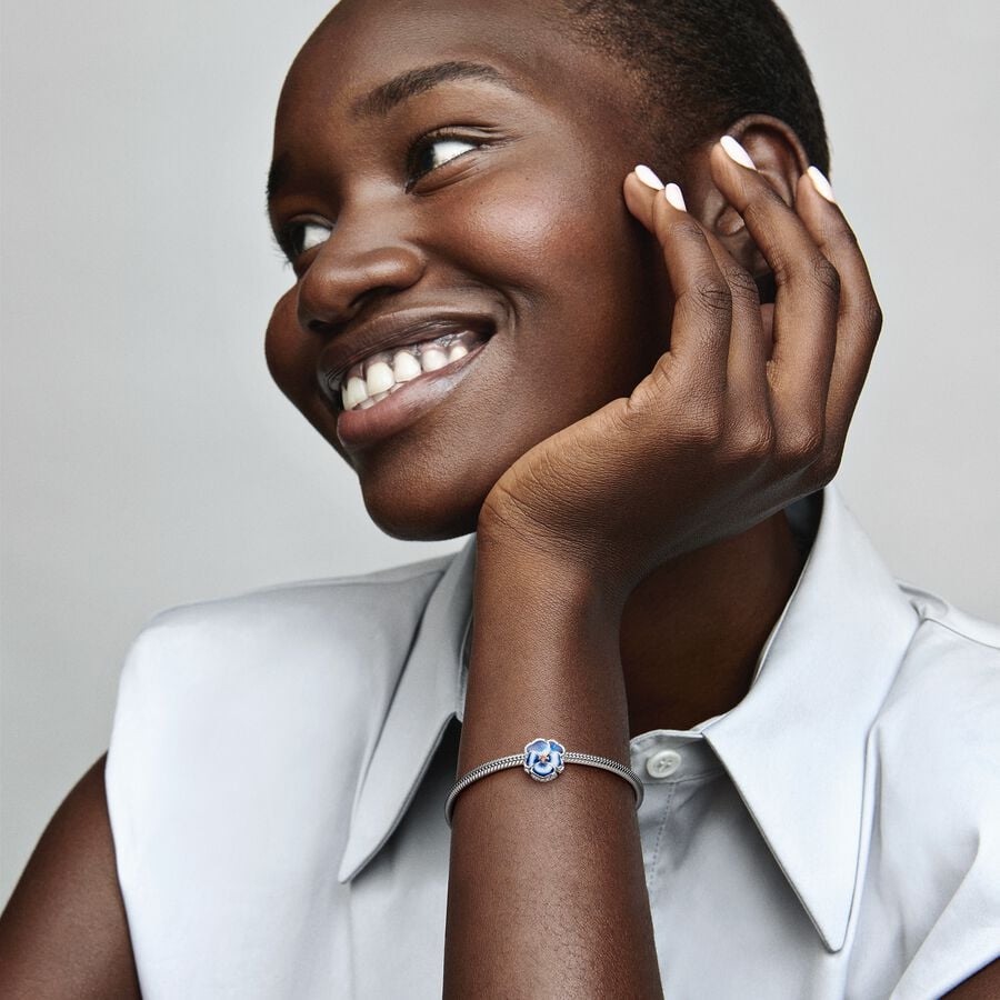 Charm flor azul con blanco