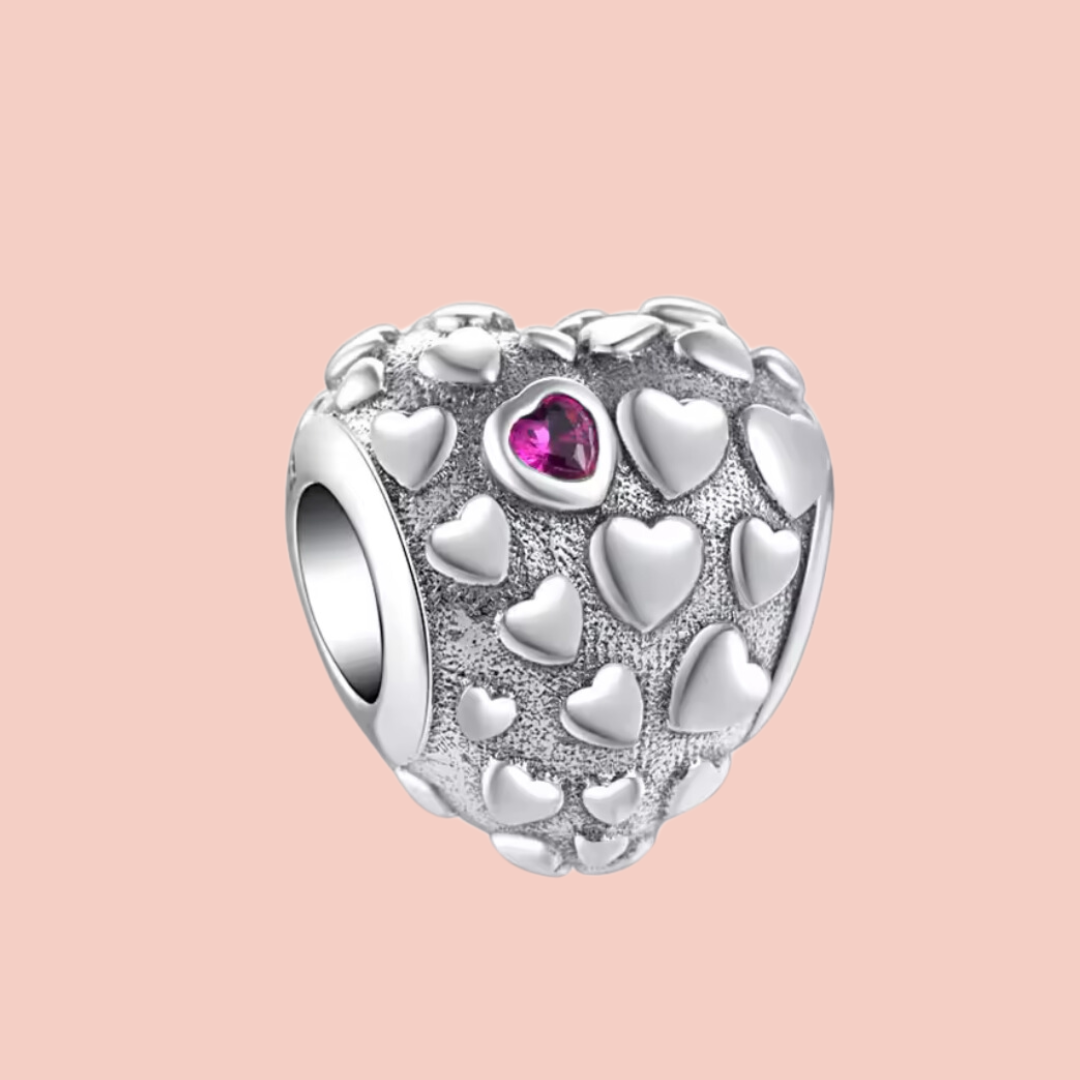 Charm corazón plata con corazones pequeños plata y un corazón rojo