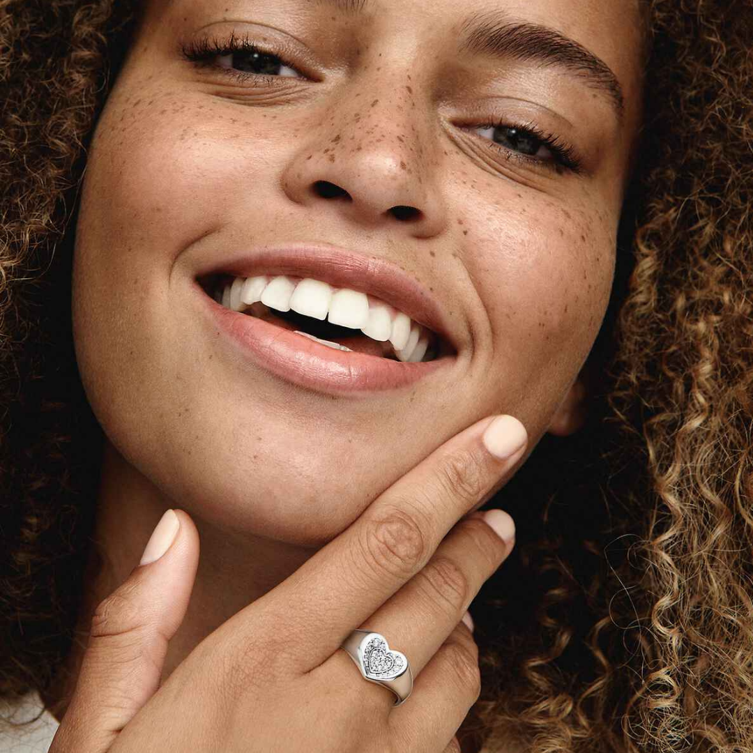 Anillo plata corazón con piedras