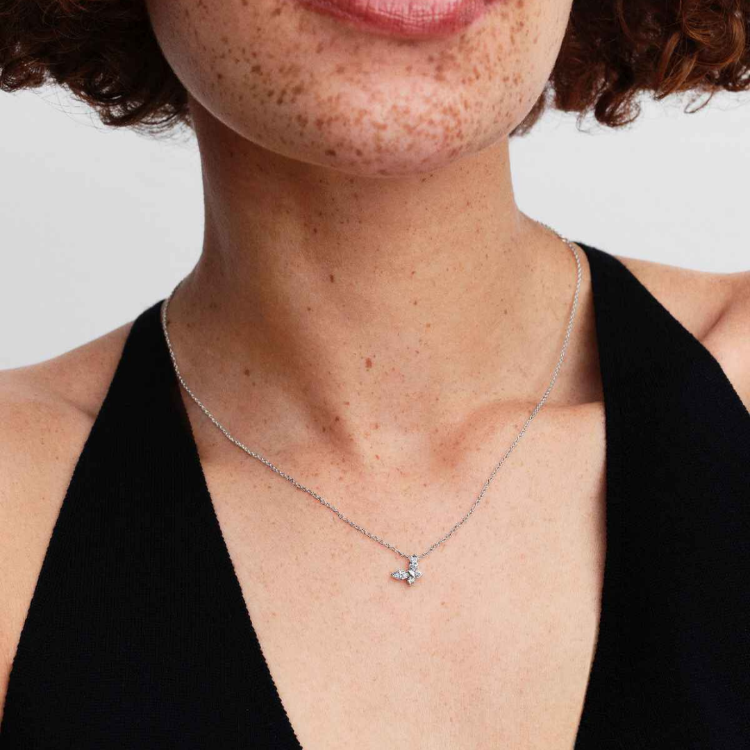 Collar plata con mariposa pequeña