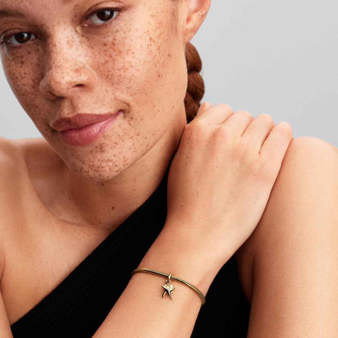 Charm estrella de mar dorada