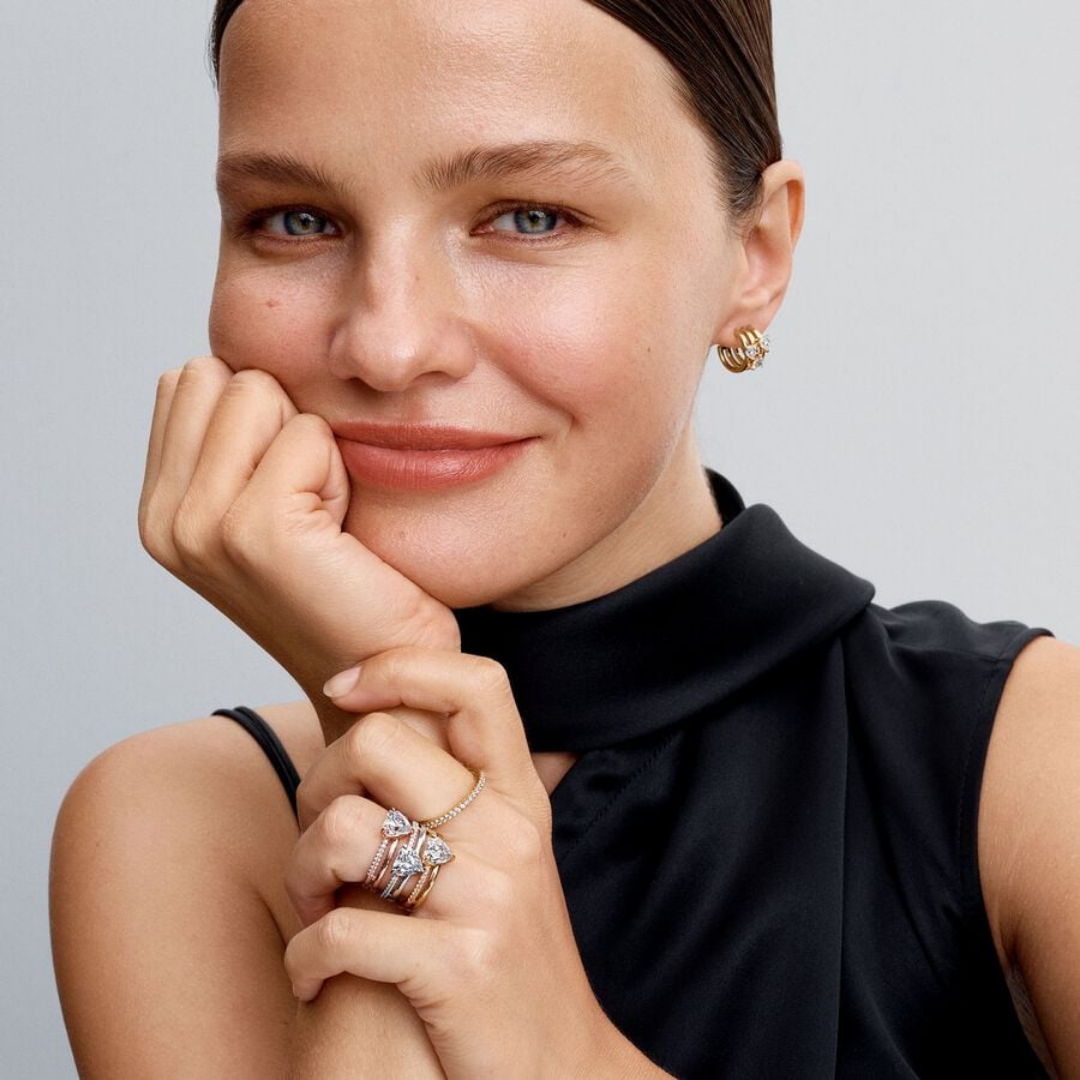 Aretes dorados tres aros con corazones