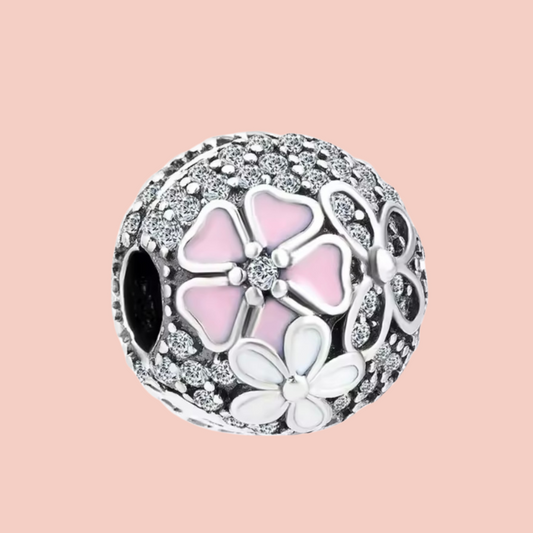 Charm clip con flores rosas con blanco