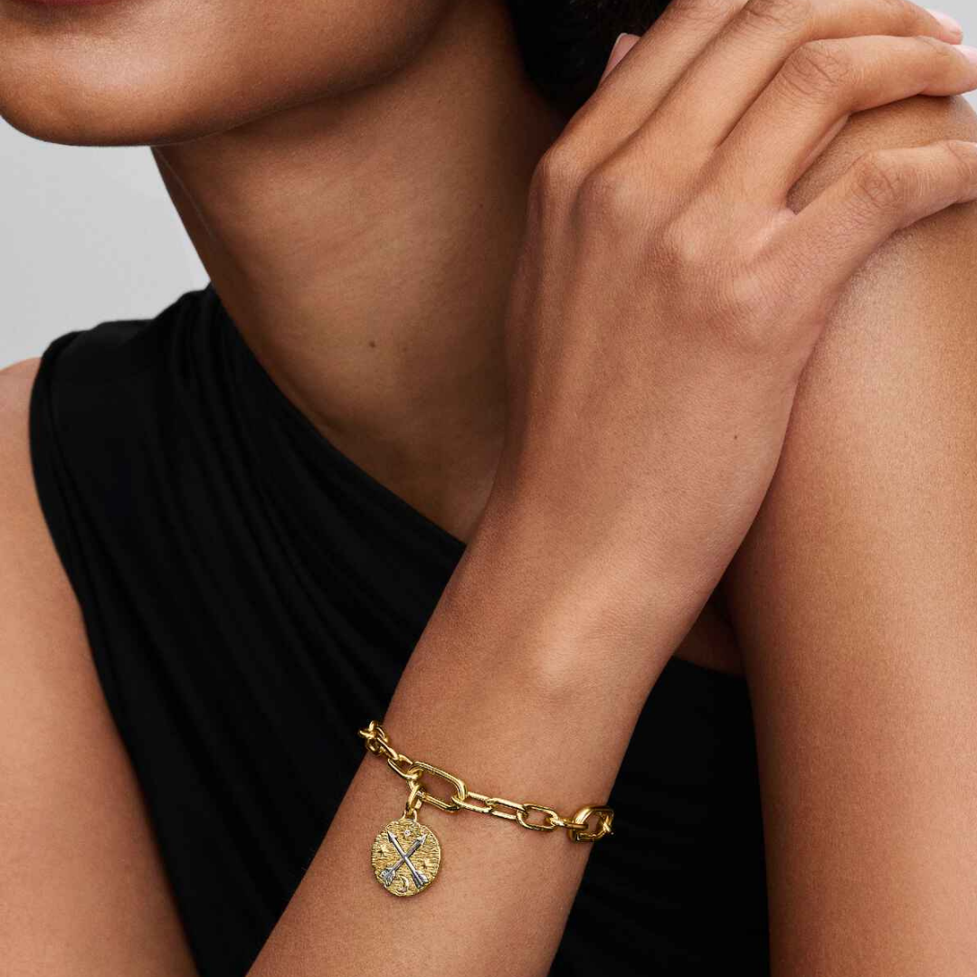 Charm medallón flechas cruzadas