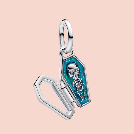 Charm ataúd con calavera