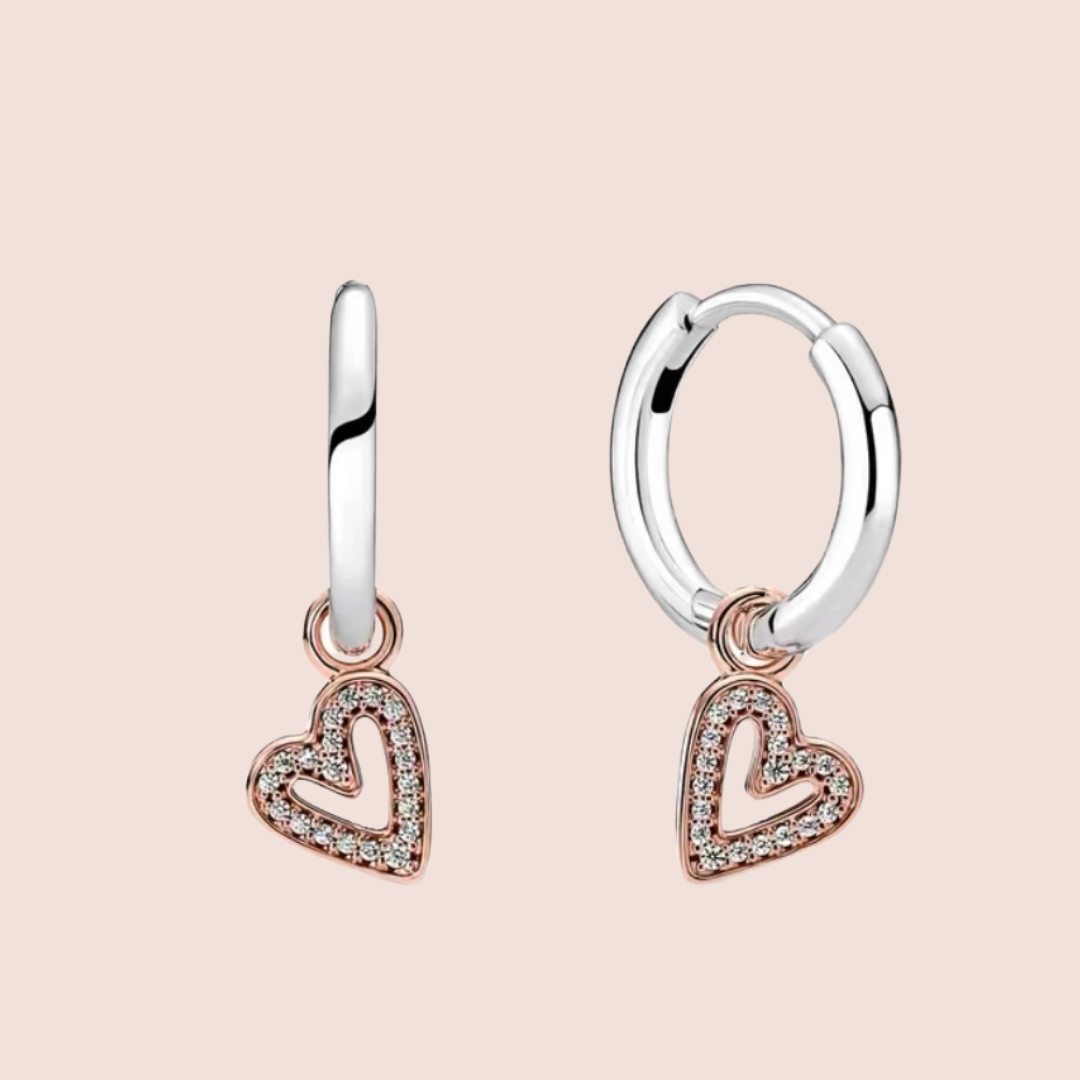 Arracadas pequeñas con corazón oro rosa