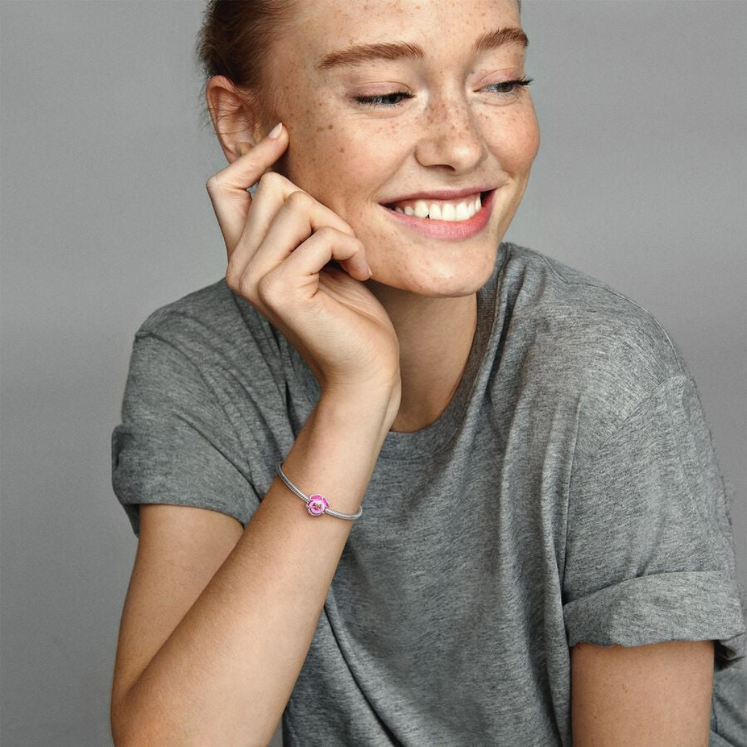 Charm flor rosa con blanco