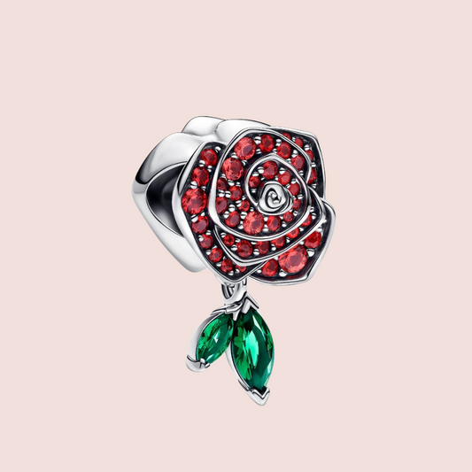 Charm flor con piedras rojas y hojas verdes