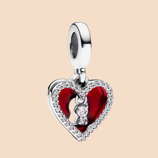 Charm corazón rojo en forma de candado con corazón de piedras platas colgante