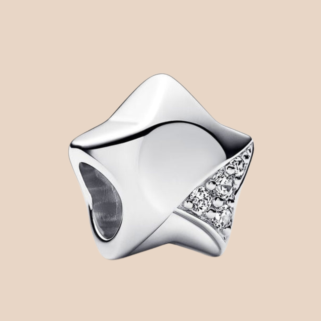 Charm estrella plata con piedras platas