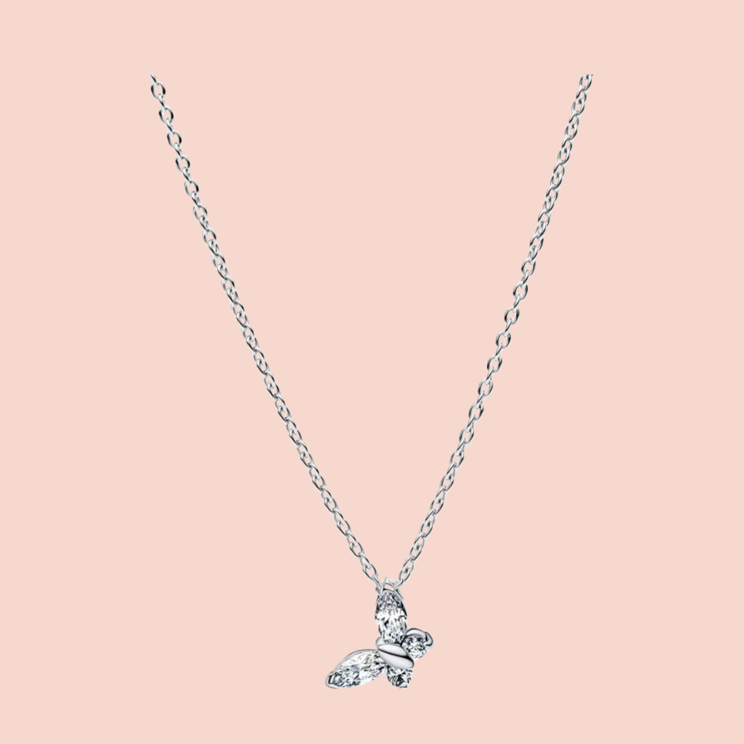 Collar plata con mariposa pequeña