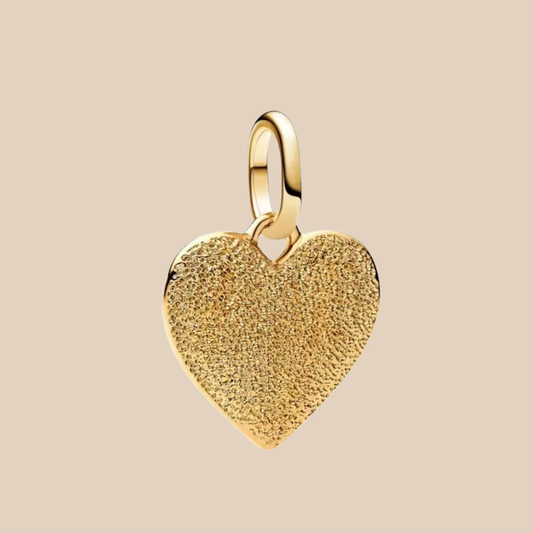 Charm corazón dorado colgante