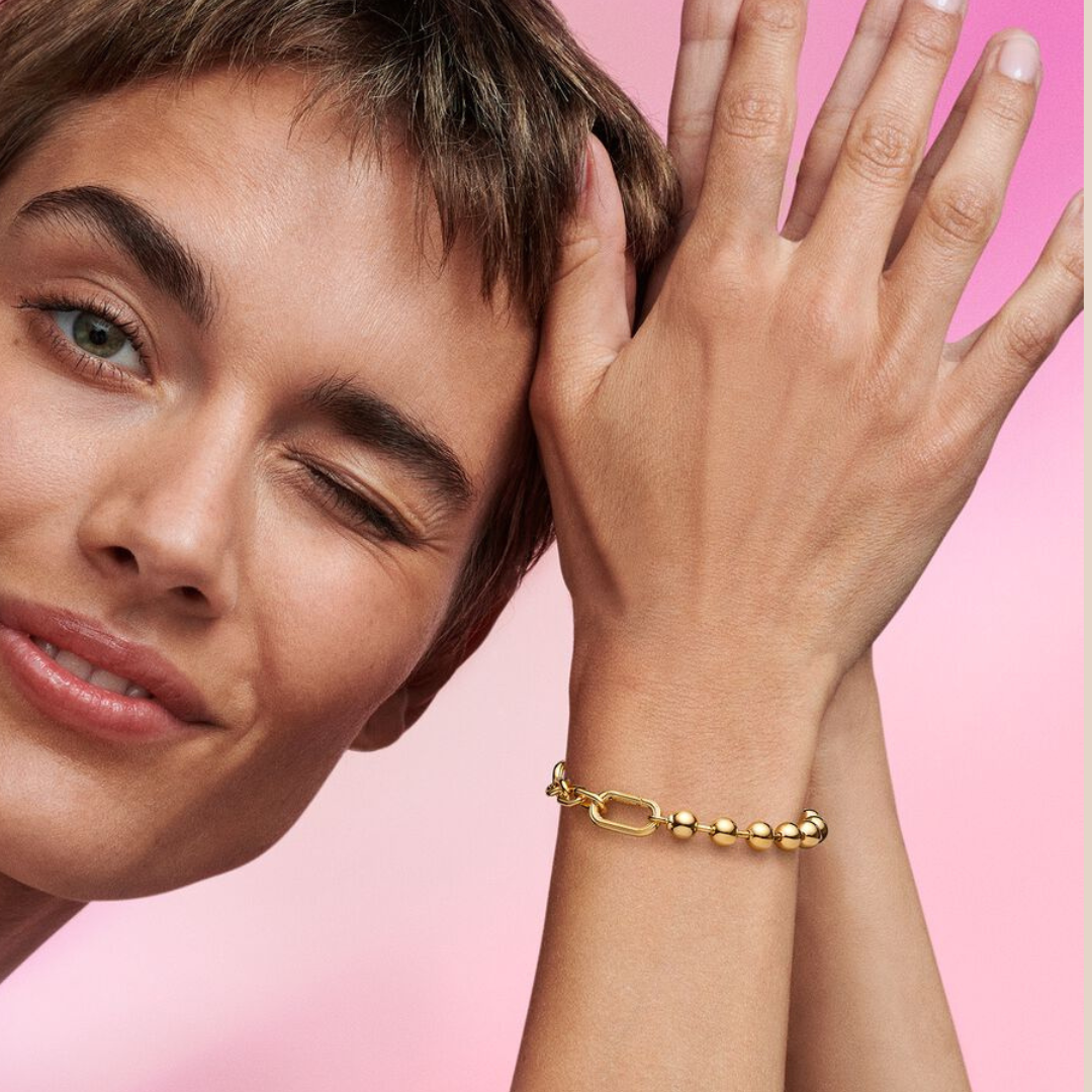 Pulsera dorada con eslabones y bolitas